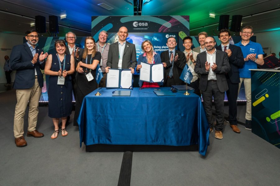 SSTL and ESA Sign NAIAD Study Agreement at Living Planet Symposium